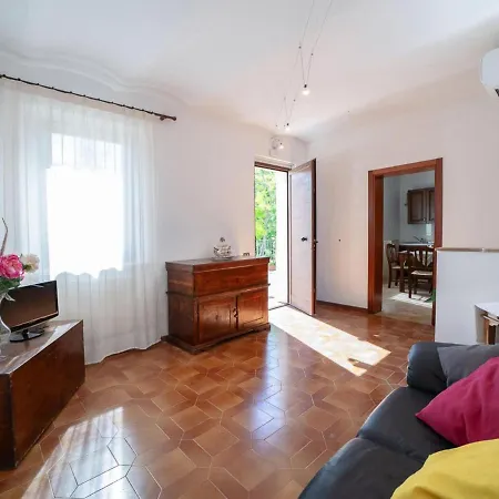Pleasant In With Shared Pool Apartman Sassoferrato